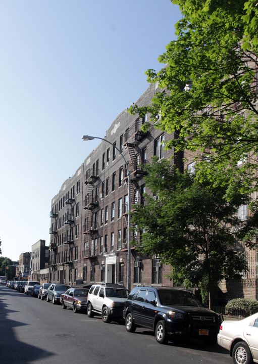 Mingert Court in Brooklyn, NY - Building Photo