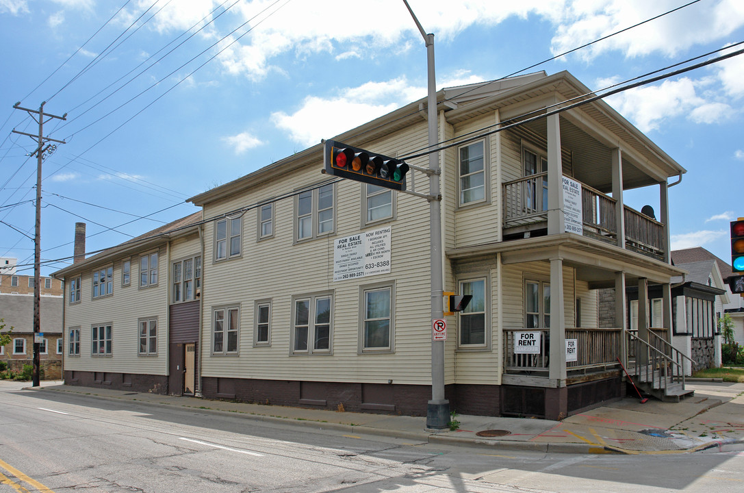 1619 16th St in Racine, WI - Building Photo