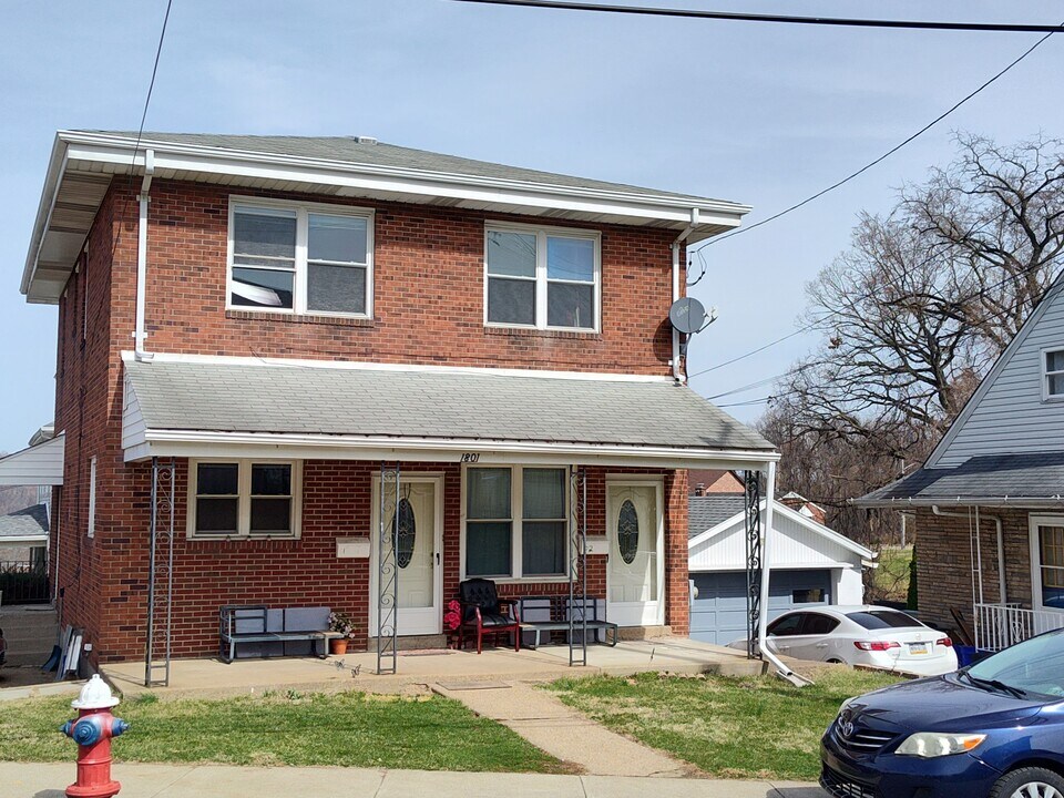 1801 Devonshire Rd in Coraopolis, PA - Building Photo