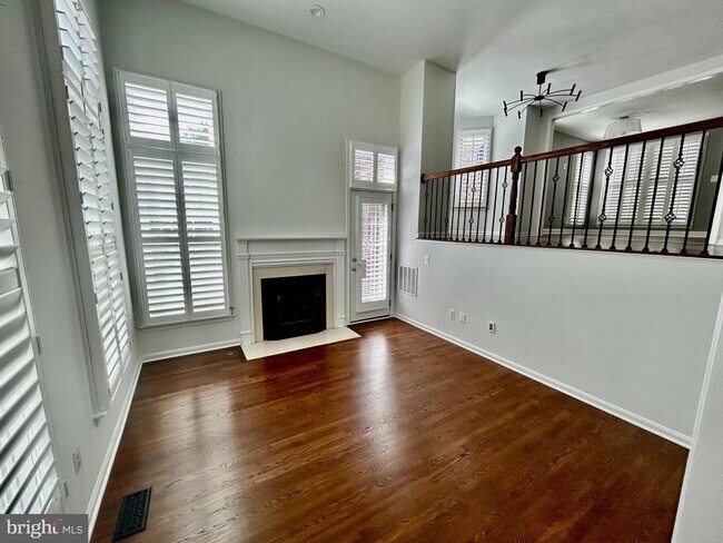 2448 Garnett Dr in Alexandria, VA - Building Photo - Building Photo