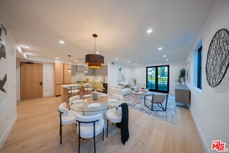 10352 Riverside Dr in Los Angeles, CA - Building Photo - Building Photo