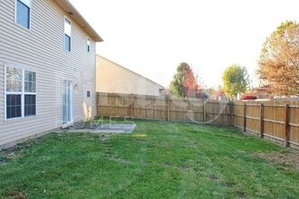 7626 Stockard St in Indianapolis, IN - Foto de edificio - Building Photo