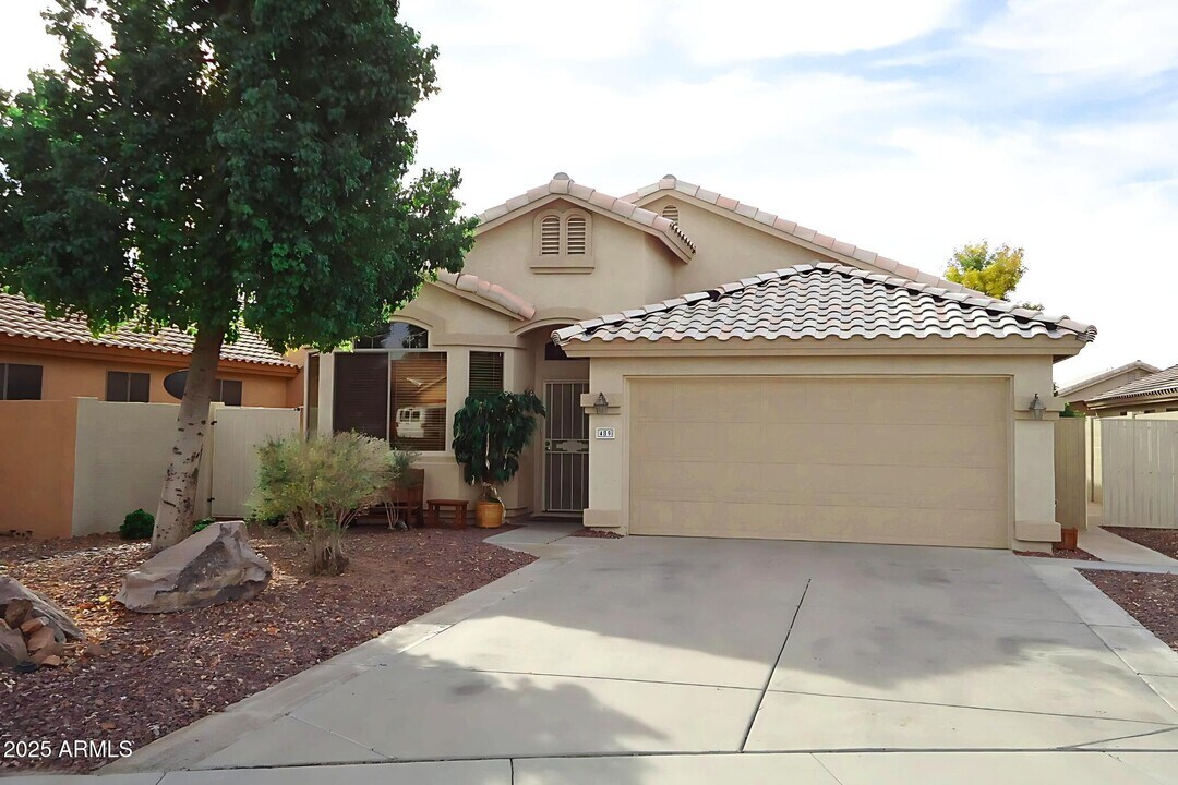 489 E Redondo Dr in Gilbert, AZ - Building Photo