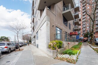 132-29 Blossom Ave in Flushing, NY - Building Photo - Building Photo