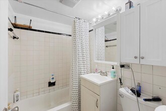 429 W Wellington Ave, Unit 1A in Chicago, IL - Building Photo - Building Photo