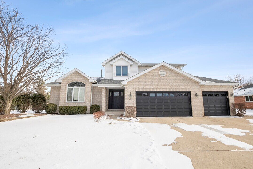 790 Eastwind Dr in New Lenox, IL - Building Photo
