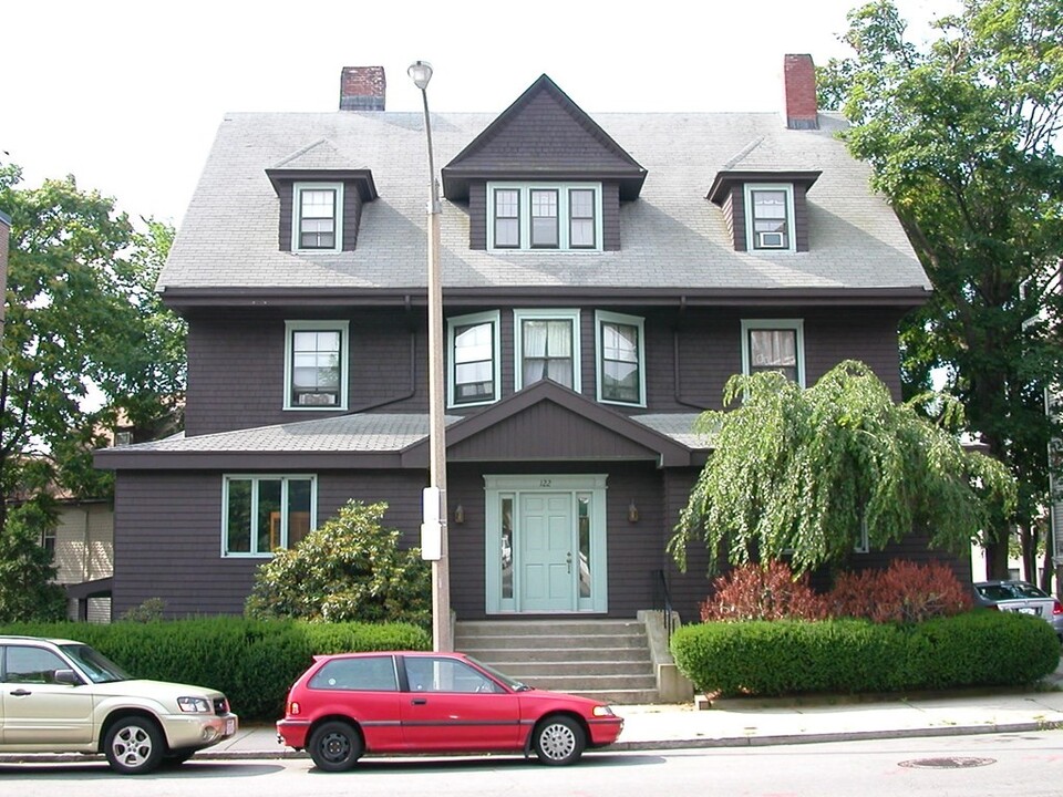 122A Englewood Ave in Boston, MA - Building Photo