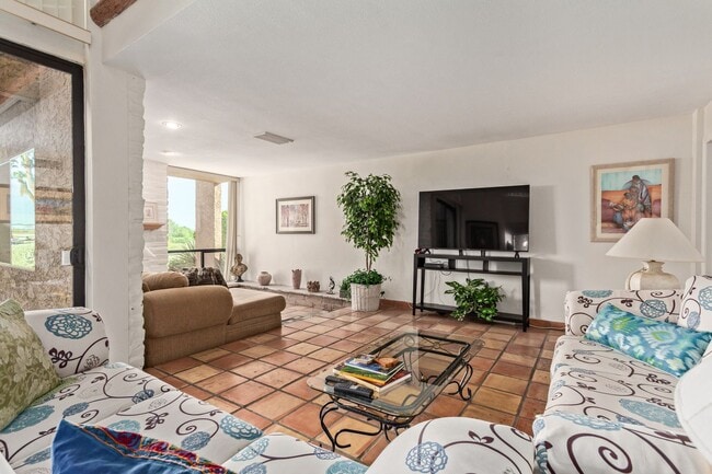 7401 N Scottsdale Rd in Paradise Valley, AZ - Building Photo - Building Photo