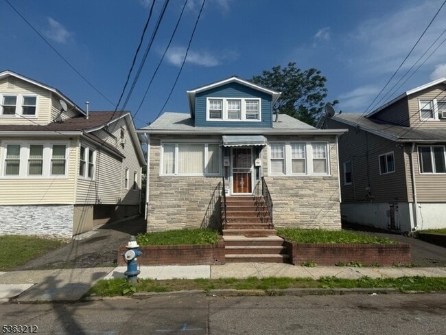 property at 284 Isabella Ave