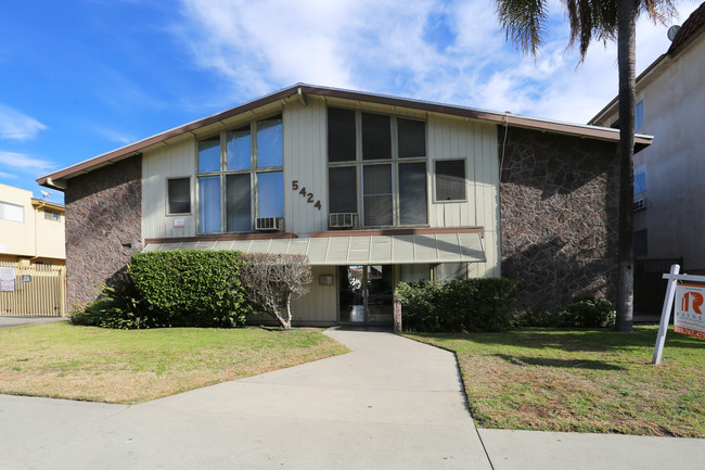 5424 Corteen Pl in Valley Village, CA - Foto de edificio - Building Photo