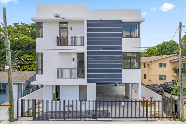 526 SW 2nd St in Miami, FL - Building Photo - Building Photo