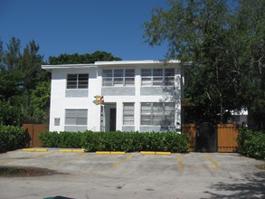 7810 NE 10th Ct in Miami, FL - Foto de edificio - Building Photo