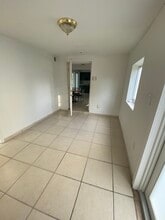 1375 NW 84th Ter, Unit A in Miami, FL - Foto de edificio - Building Photo