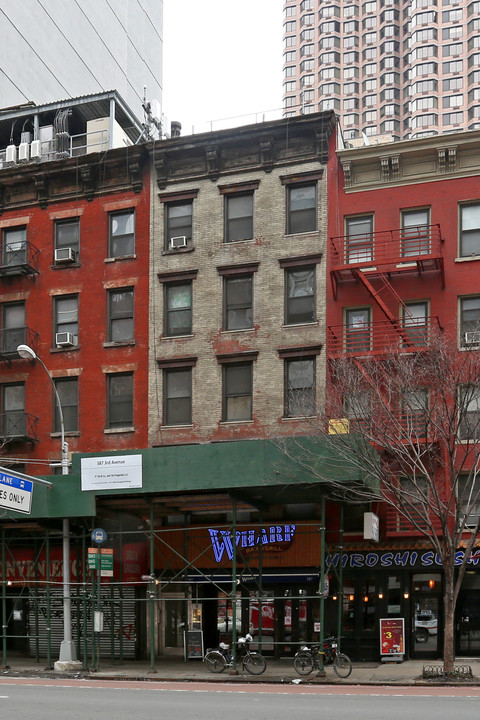 587 Third Ave in New York, NY - Building Photo