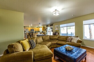 63055 Yampa Way in Bend, OR - Building Photo - Building Photo