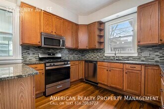 327 Henry Ave SE in Grand Rapids, MI - Building Photo - Building Photo