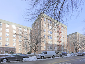 Buckingham Apartments in Flushing, NY - Building Photo - Building Photo