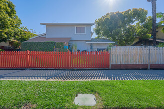 2051 N Park Ln in Orange, CA - Building Photo - Building Photo