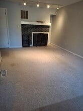 247 Cottonwood Rd in Newington, CT - Building Photo - Building Photo