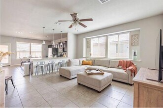 106 Alford St in San Marcos, TX - Building Photo - Building Photo