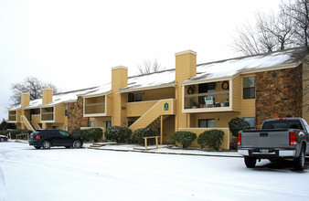 The Oaks Apartments in Muskogee, OK - Foto de edificio - Building Photo