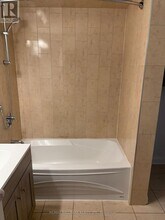 160 Welland Ave in St Catharines, ON - Building Photo - Building Photo