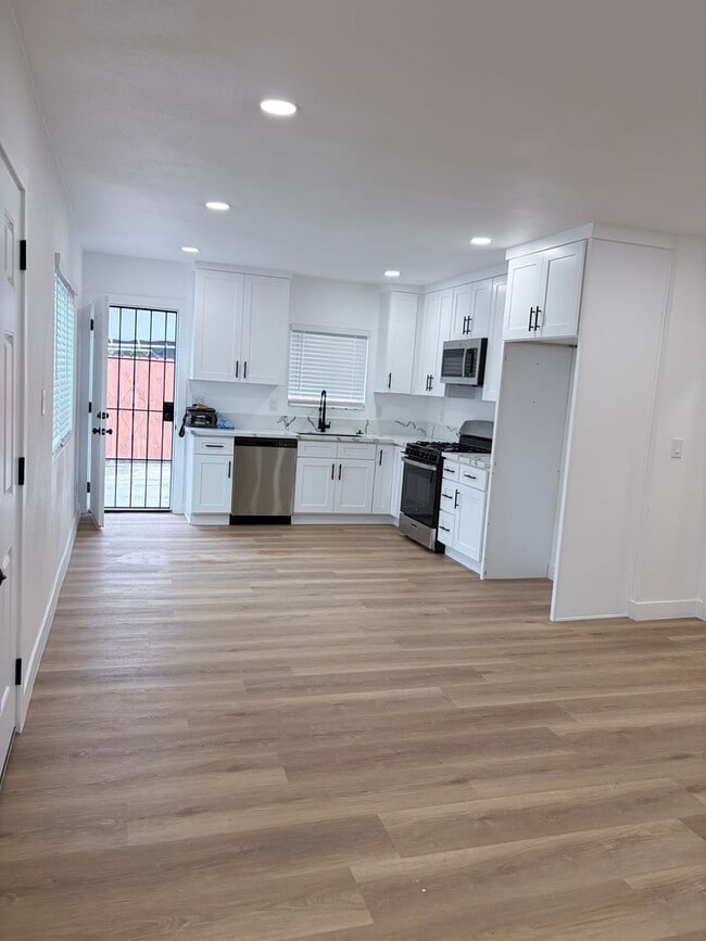 8223 Main St in Los Angeles, CA - Building Photo - Building Photo