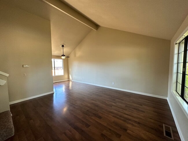 16236 NW Lyndel Ln in Beaverton, OR - Building Photo - Building Photo