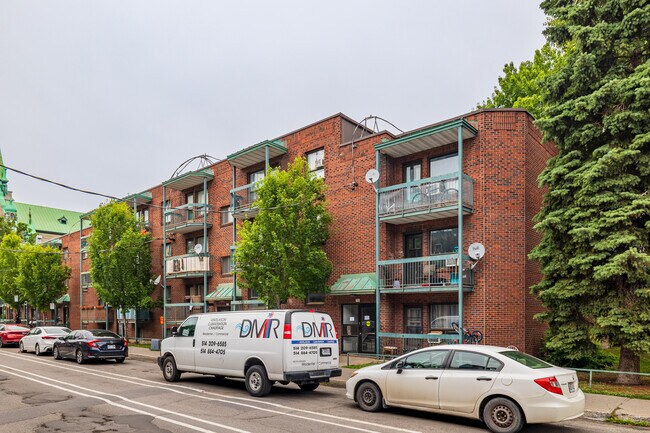 2101-2121 Fullum Rue in Montréal, QC - Building Photo - Building Photo