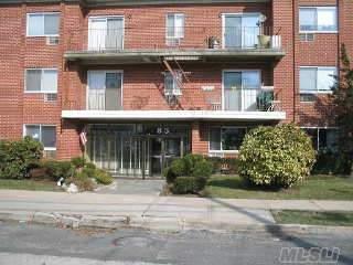 85 S Centre Ave in Rockville Centre, NY - Building Photo