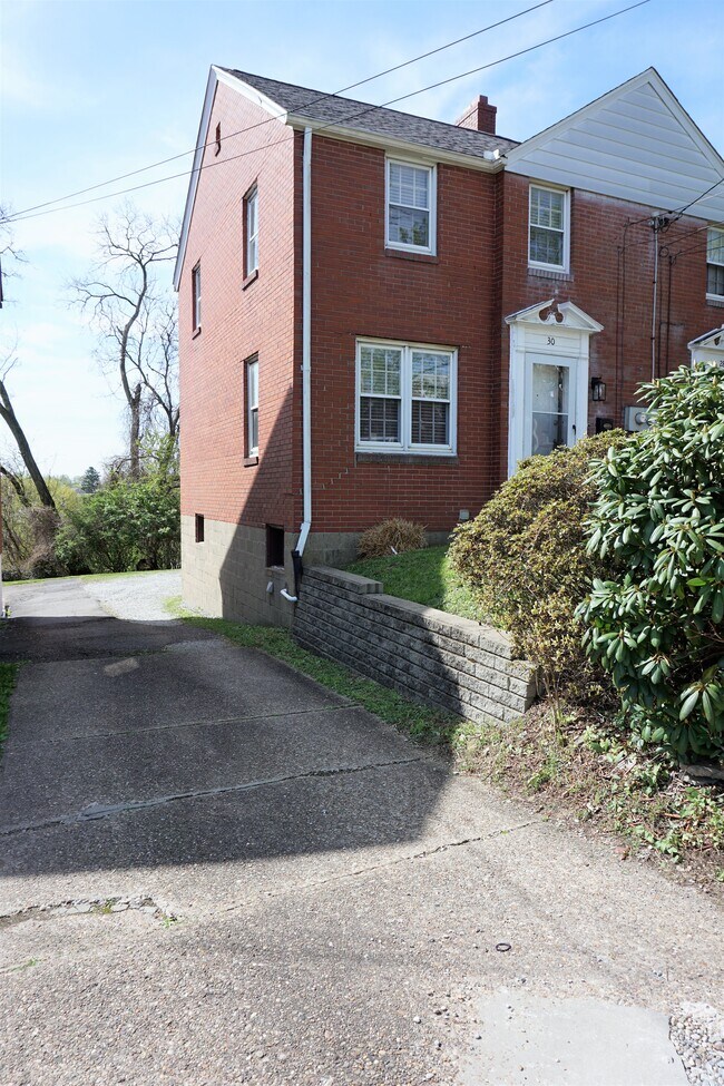 30 Hillman St Rentals in Brentwood, PA