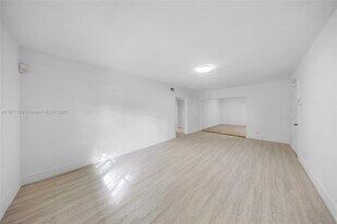 1125 9th St in Miami Beach, FL - Building Photo