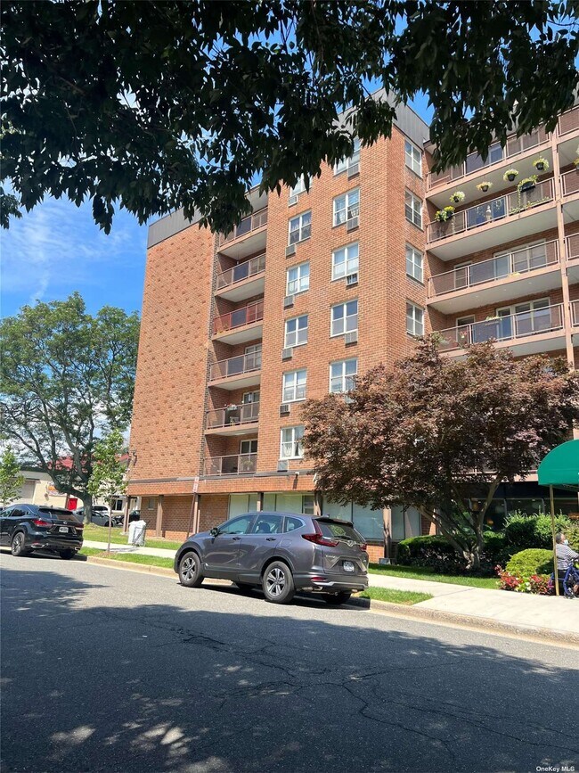 20 Wendell St-Unit -11F in Hempstead, NY - Building Photo - Building Photo