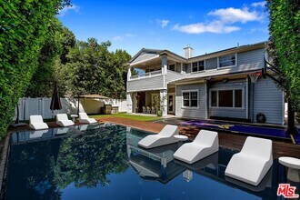 4135 Dixie Canyon Ave in Los Angeles, CA - Building Photo - Building Photo