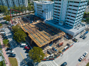 42 Pine in Miami Beach, FL - Foto de edificio - Building Photo