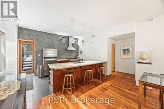 2068 Dundas St W in Toronto, ON - Building Photo - Building Photo