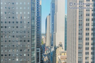 70 W 45th St in New York, NY - Foto de edificio - Building Photo