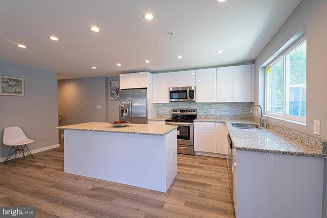 property at 808 W Norris St