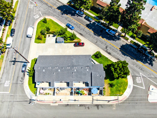 504 Clay Ave in Huntington Beach, CA - Building Photo - Building Photo