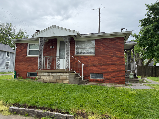 property at 913 Fox St