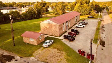 800 W Washington St in Clarksville, TX - Building Photo - Building Photo