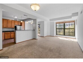 2565 Franklin Ave-Unit -208 in St. Paul, MN - Building Photo - Building Photo