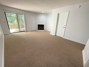 201 Cedarwood Ln in Carrboro, NC - Building Photo - Building Photo