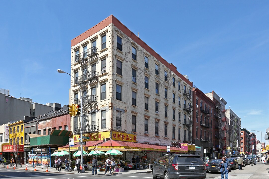 288 Grand St in New York, NY - Building Photo