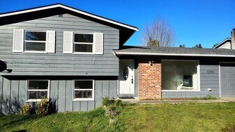 1316 E Hope St in Bremerton, WA - Building Photo