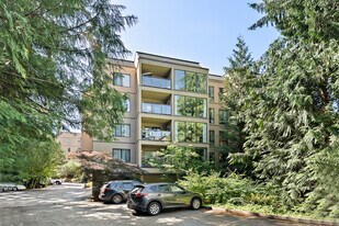 15512 Country Club Dr in Mill Creek, WA - Building Photo
