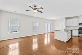 7433 White Elm Ln in Charlotte, NC - Building Photo - Building Photo