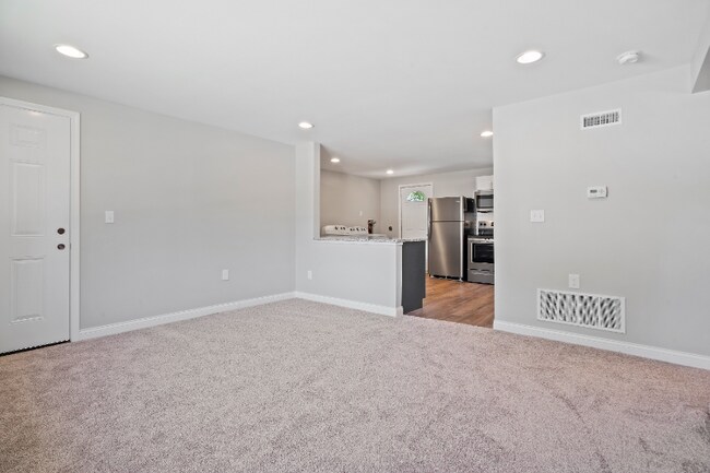 136 Town St-Unit -C in Gahanna, OH - Building Photo - Building Photo
