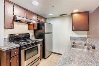 3739 Black Eagle Dr, Unit 20 in Antelope, CA - Building Photo - Building Photo