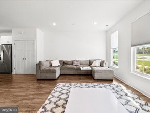 404 Waverley Dr in Frederick, MD - Building Photo - Building Photo